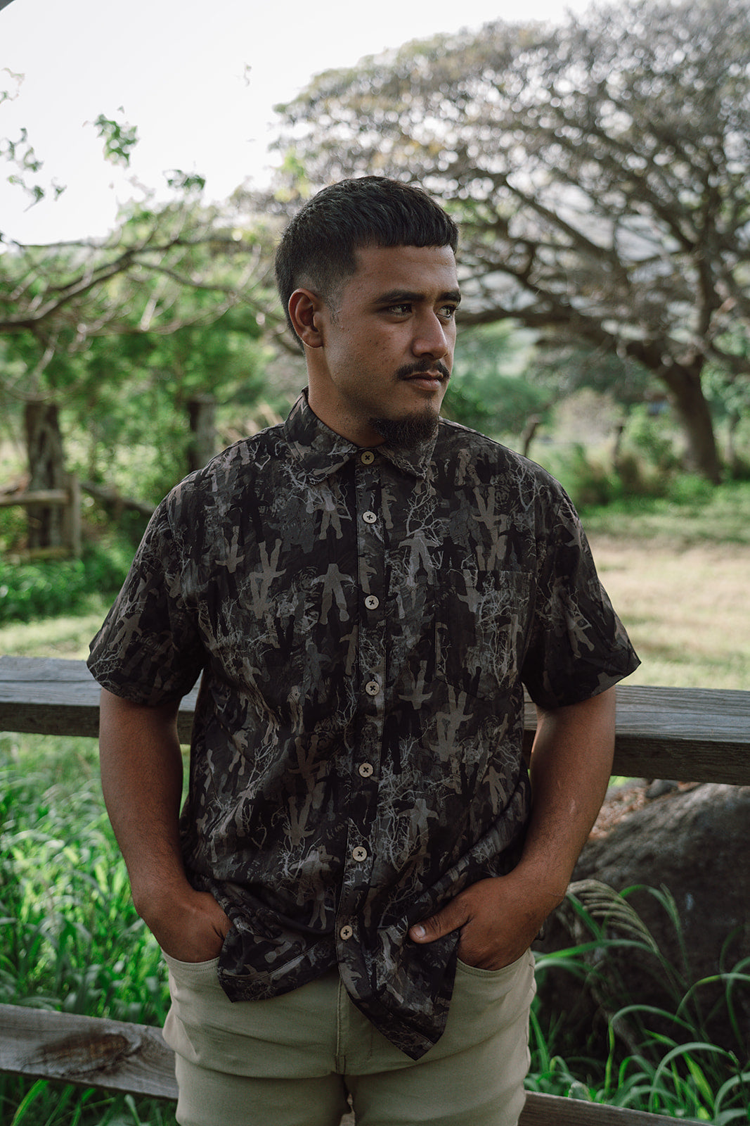 Men’s Dark Waiwi Button Down